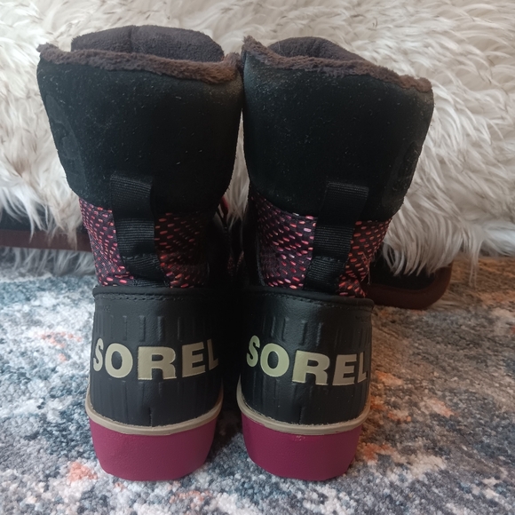Sorel plaid pink winter snowboots - Picture 3 of 8